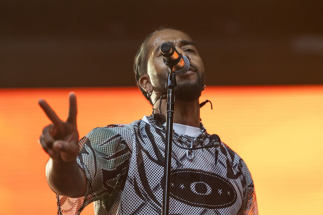 Omarion performing live at the 2026 Boys 4 Life Tour wearing a graphic Y2K-inspired streetwear set.