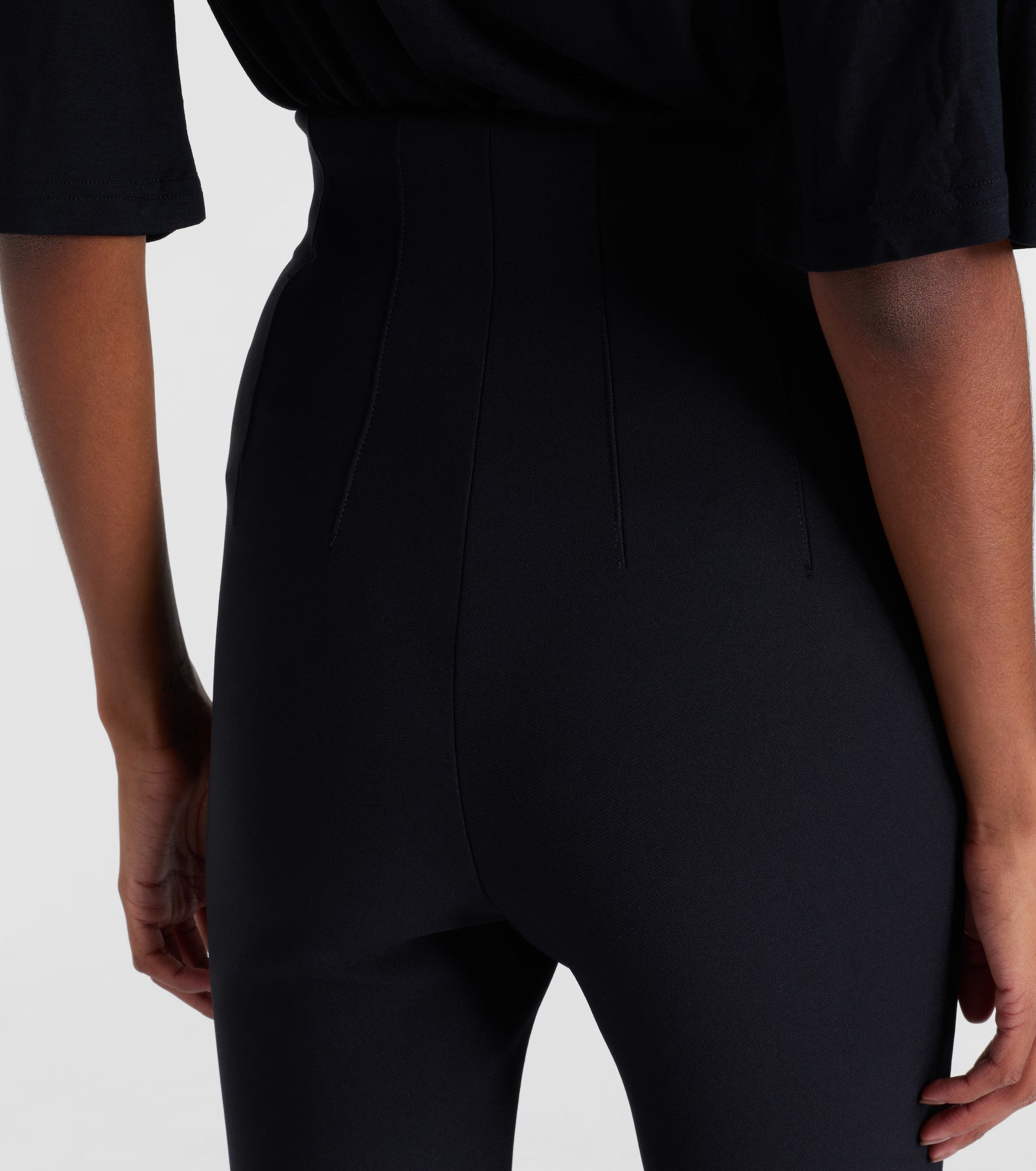 Jacquemus High-Rise Capri Pants in Black