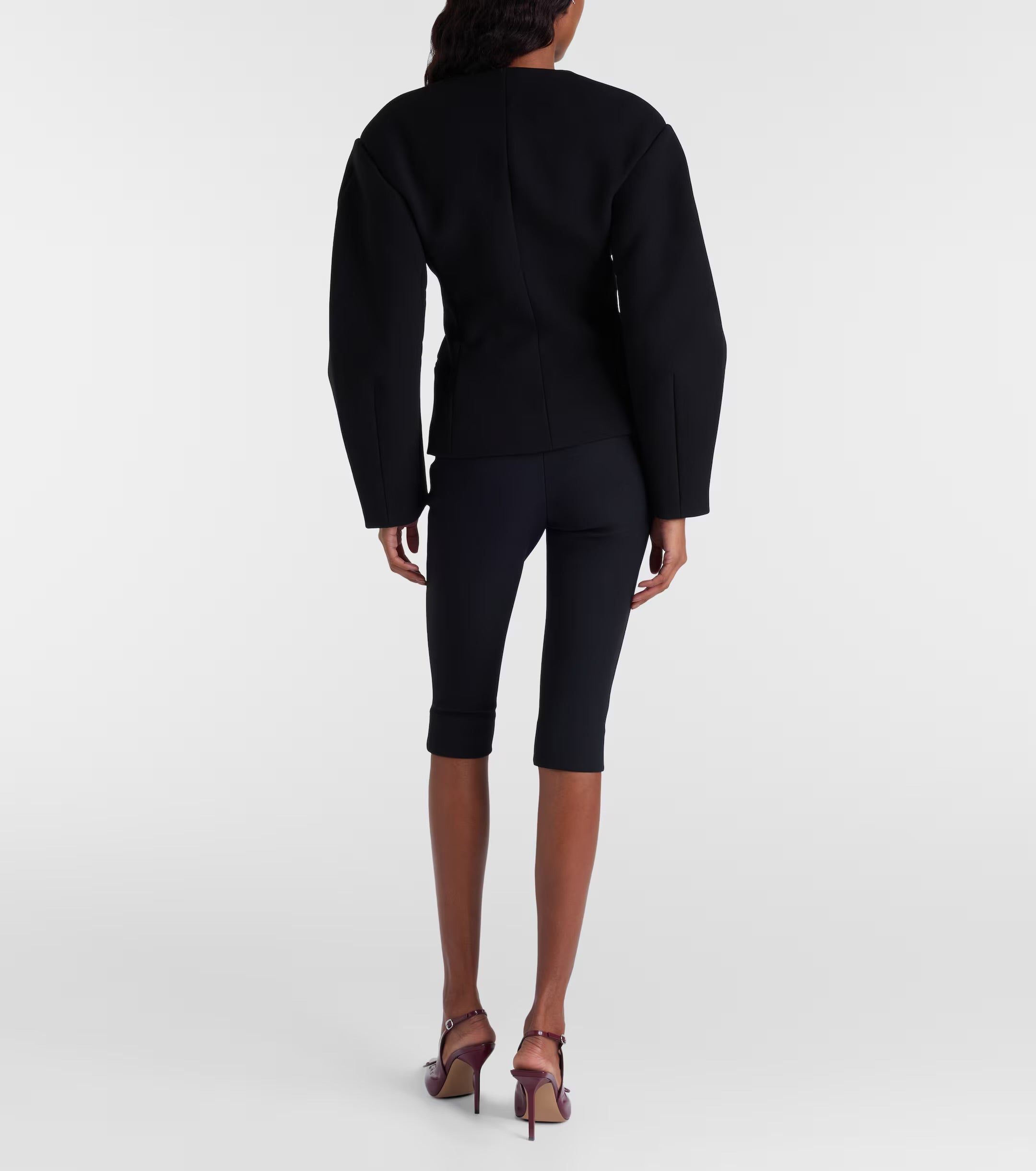 Jacquemus High-Rise Capri Pants in Black
