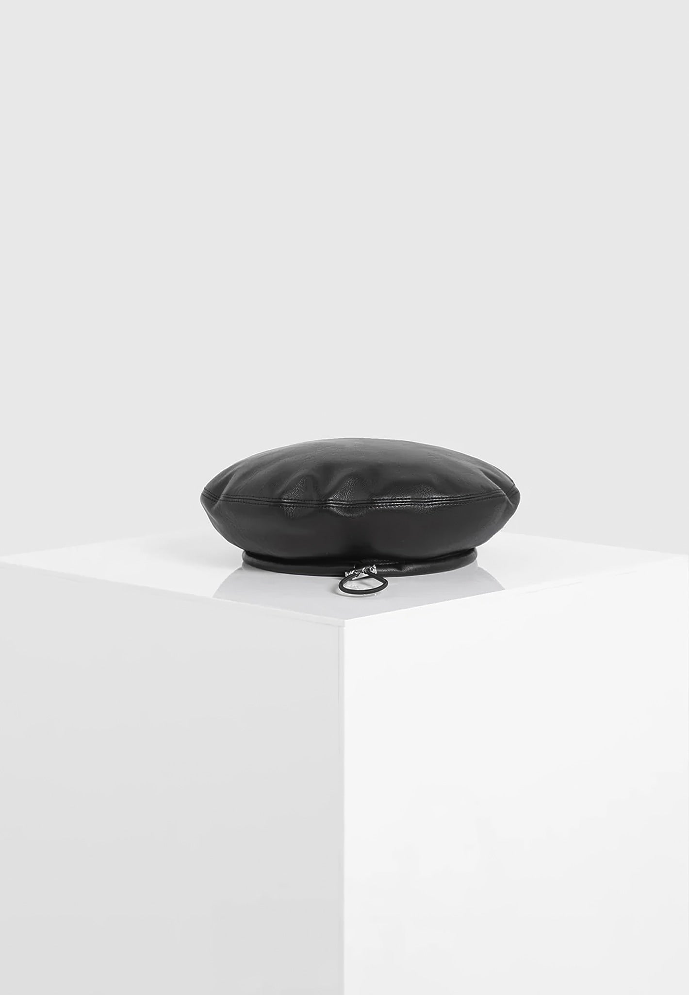 Manière De Voir Vegan Leather Beret