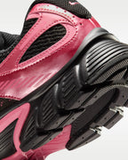 Nike V5 RNR
Women's shoes with reflective accents