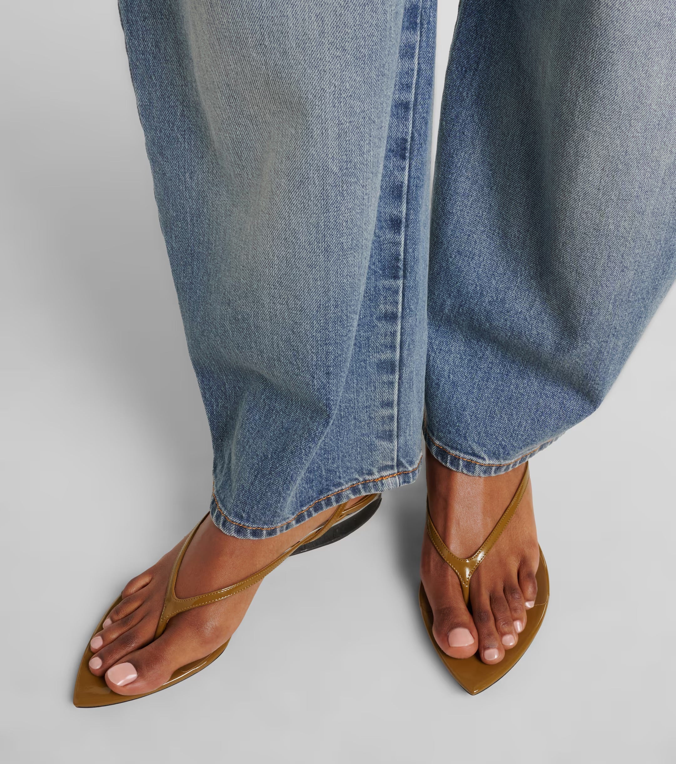 Alaïa Invisible Patent Leather Wedge Thong Sandals – Green