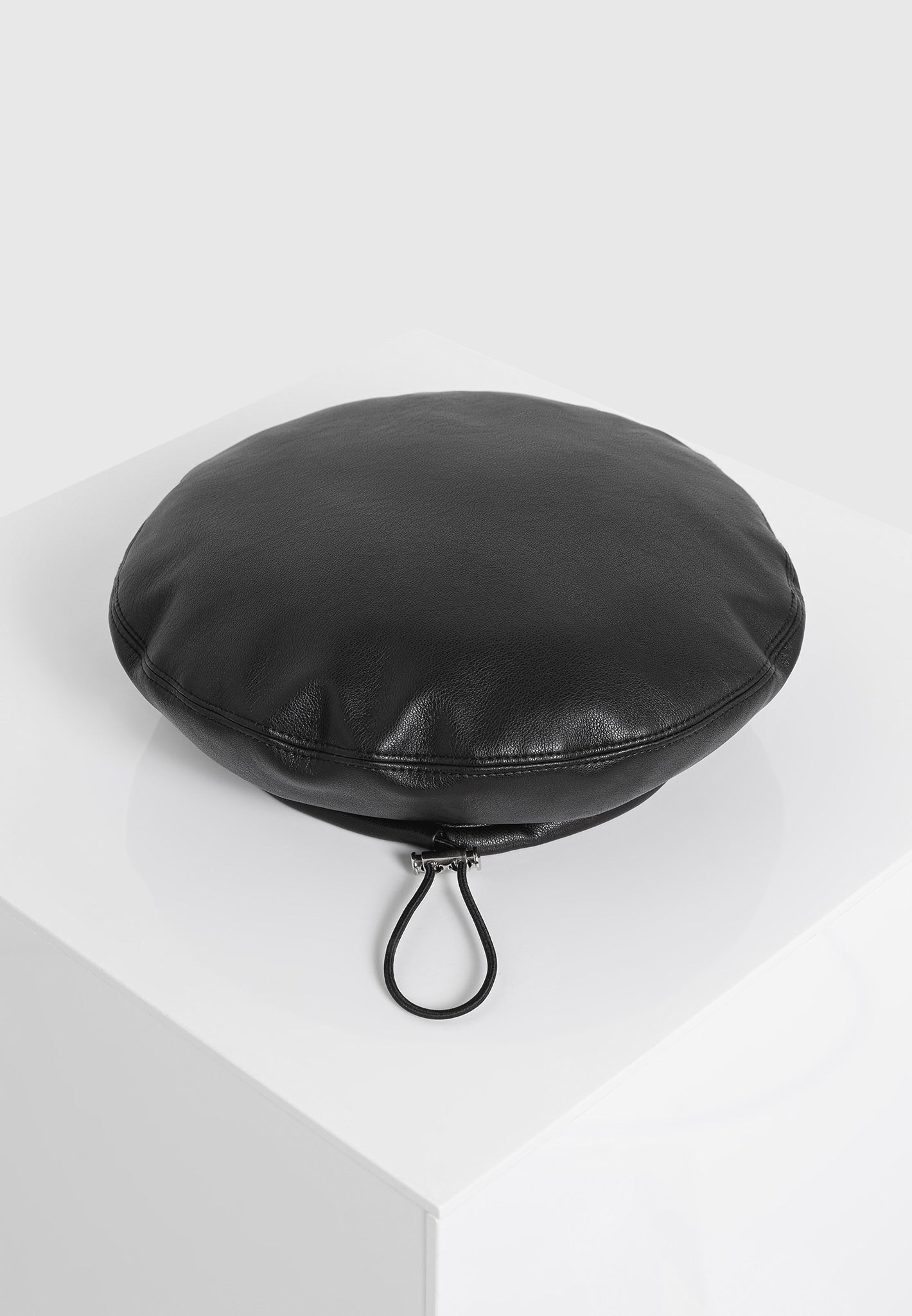 Manière De Voir Vegan Leather Beret