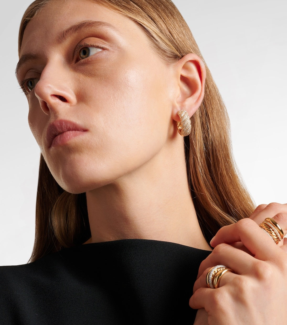 Sculpted Cable 18kt gold hoop earrings with diamonds