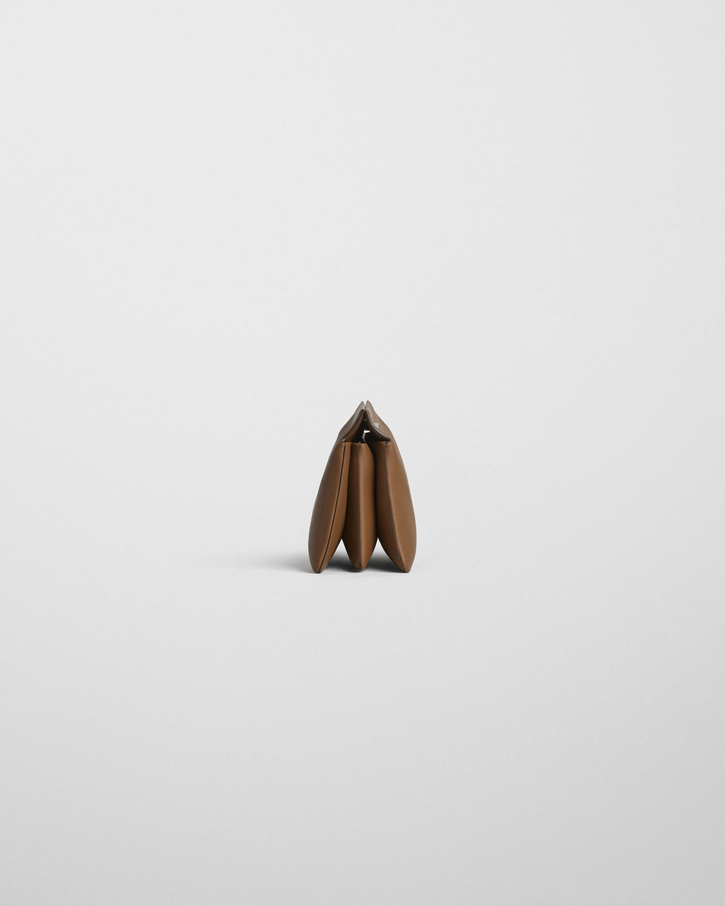 TRIPLEX CLUTCH | caramel leather