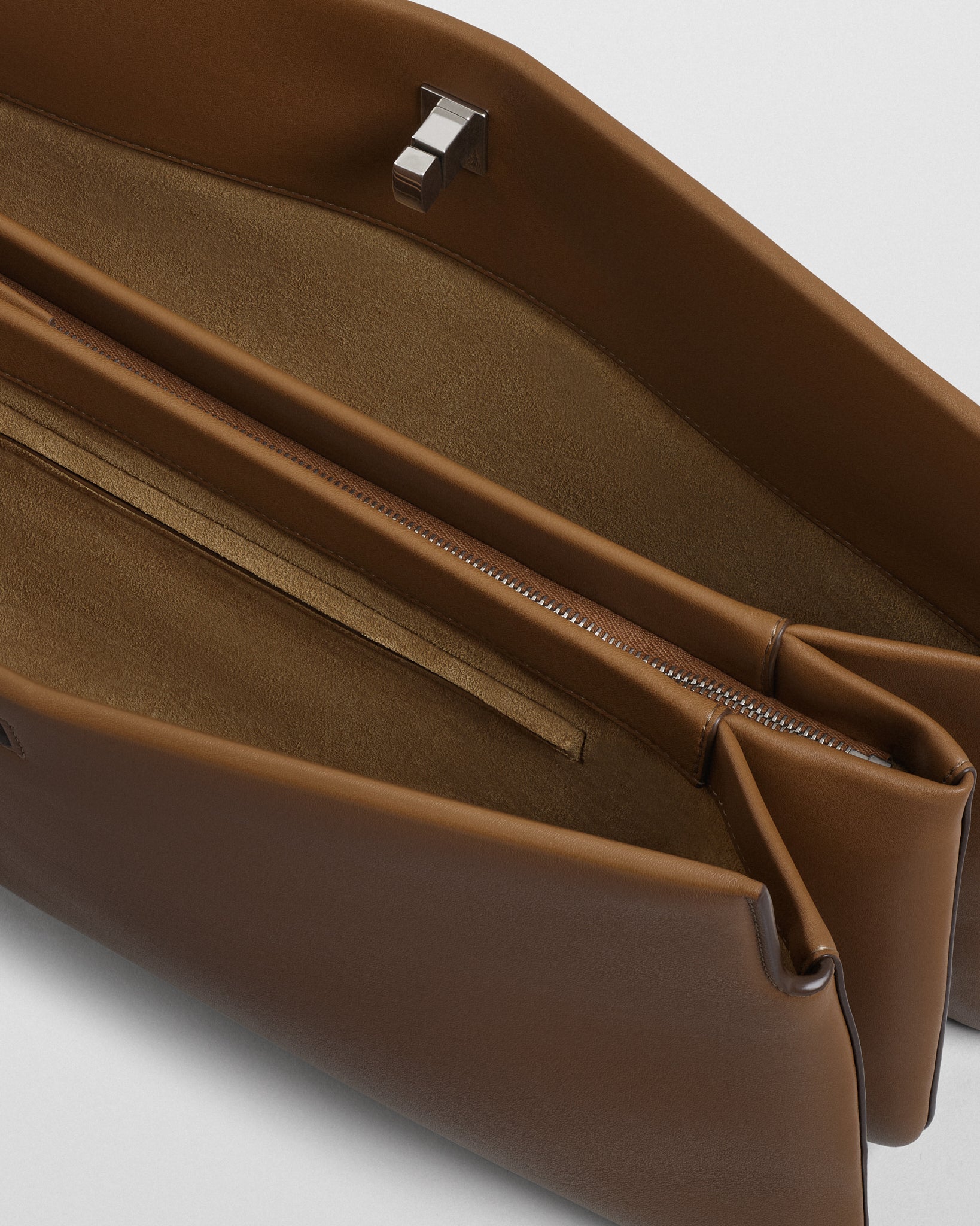 TRIPLEX CLUTCH | caramel leather