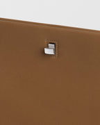 TRIPLEX CLUTCH | caramel leather