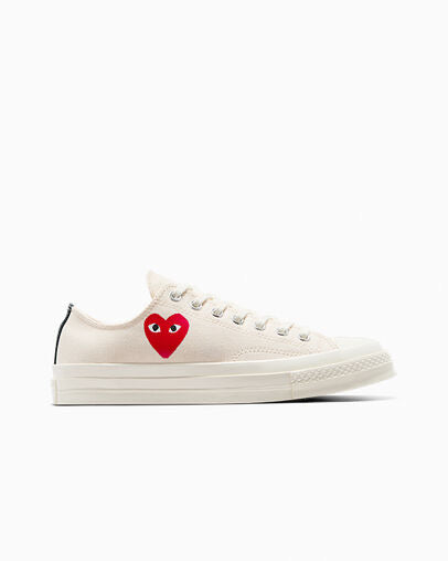 PLAY Converse Red Heart Chuck Taylor All Star '70 Low Sneakers – White