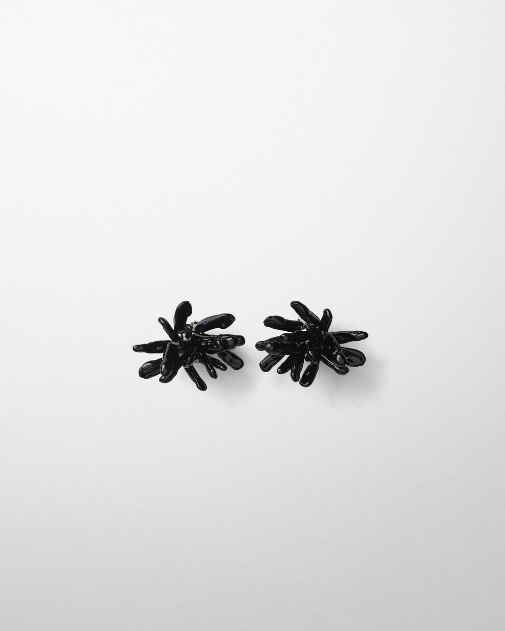 CLUSTER EARRINGS | black resin