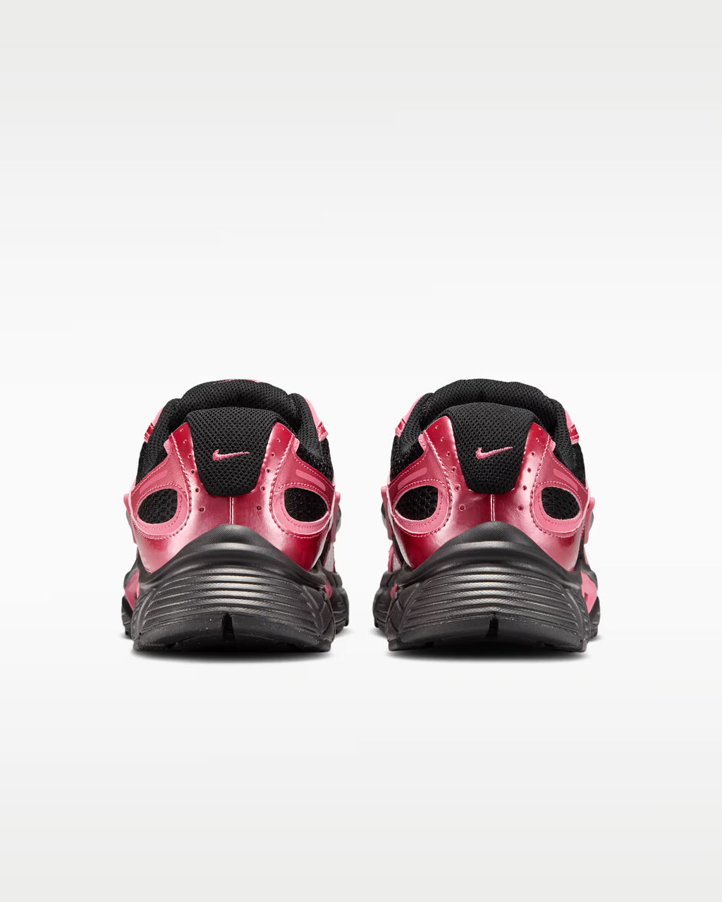 Nike V5 RNR
Women's shoes with reflective accents