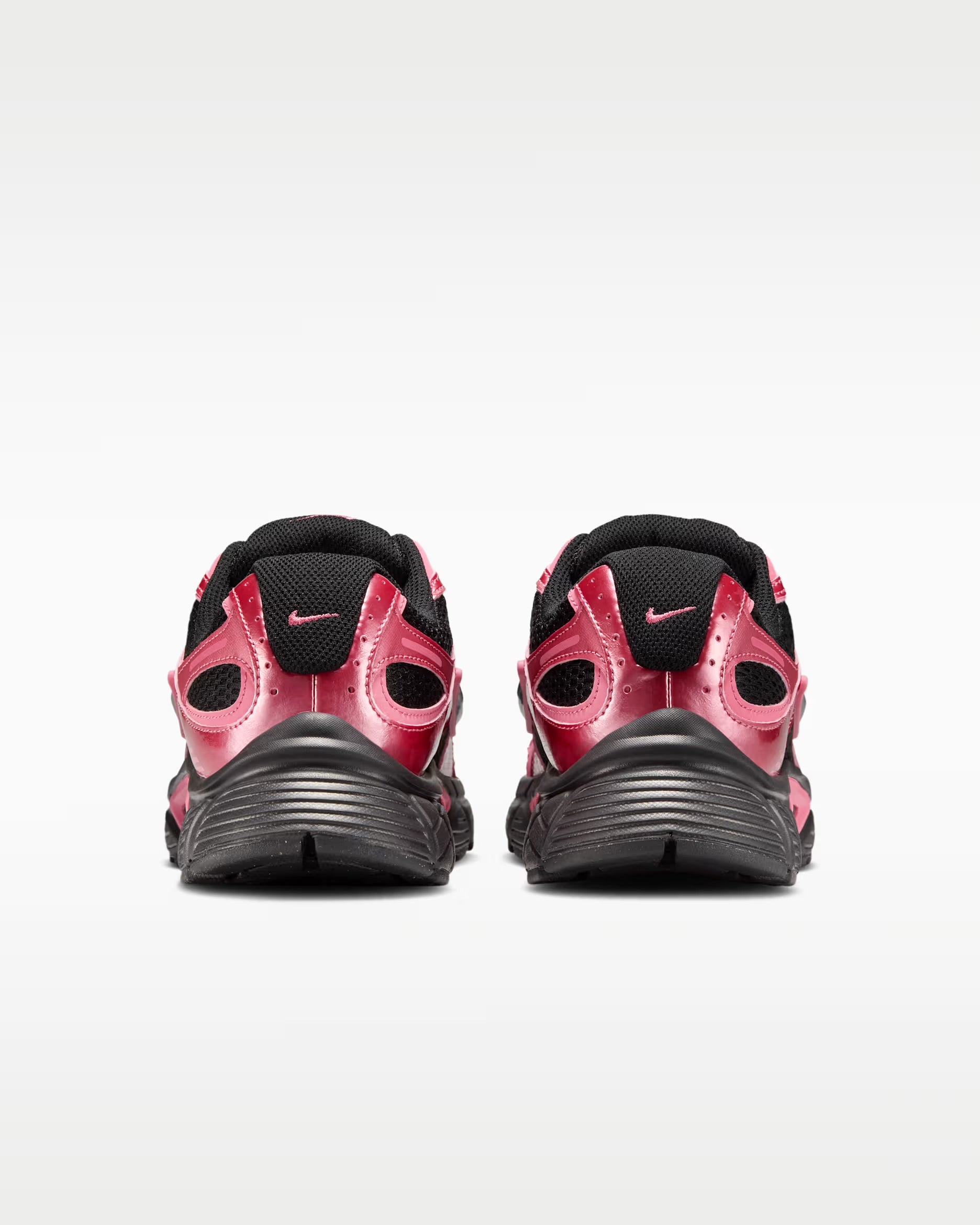 Nike V5 RNR
Women's shoes with reflective accents