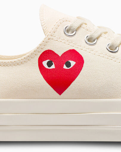 PLAY Converse Red Heart Chuck Taylor All Star '70 Low Sneakers – White