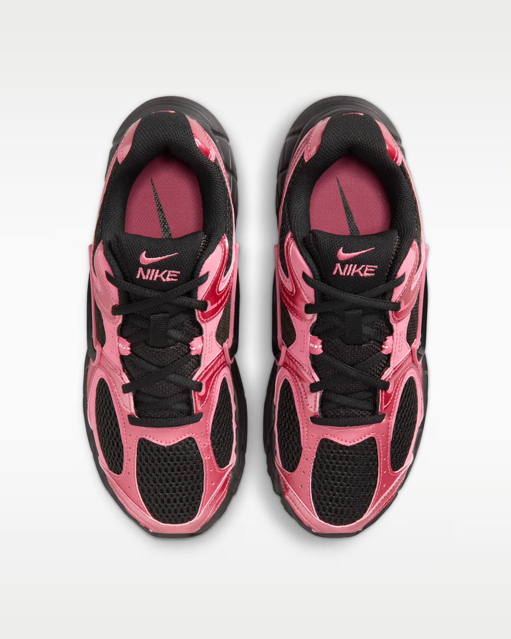 Nike V5 RNR
Women's shoes with reflective accents