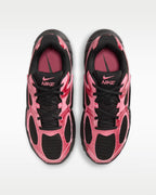 Nike V5 RNR
Women's shoes with reflective accents