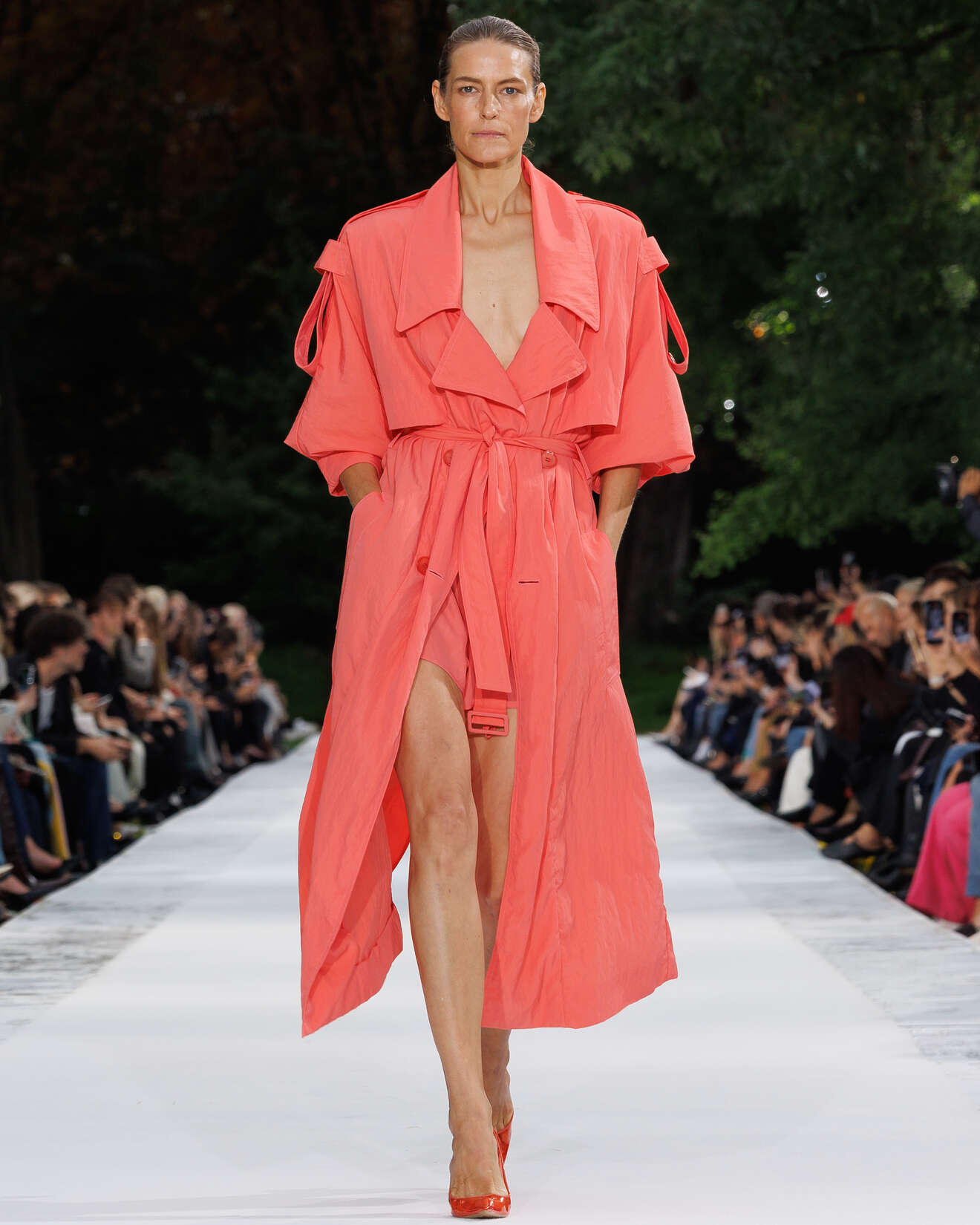 Coral Stella McCartney trench coat on the Summer 2027 runway